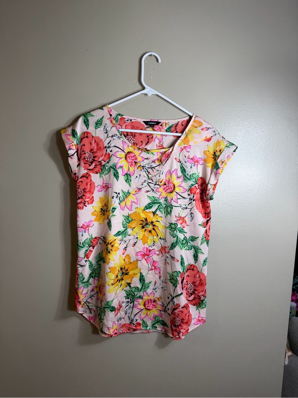 Express Floral Blouse Medium Pink Yellow Cap Sleeve Keyhole Neck Top
